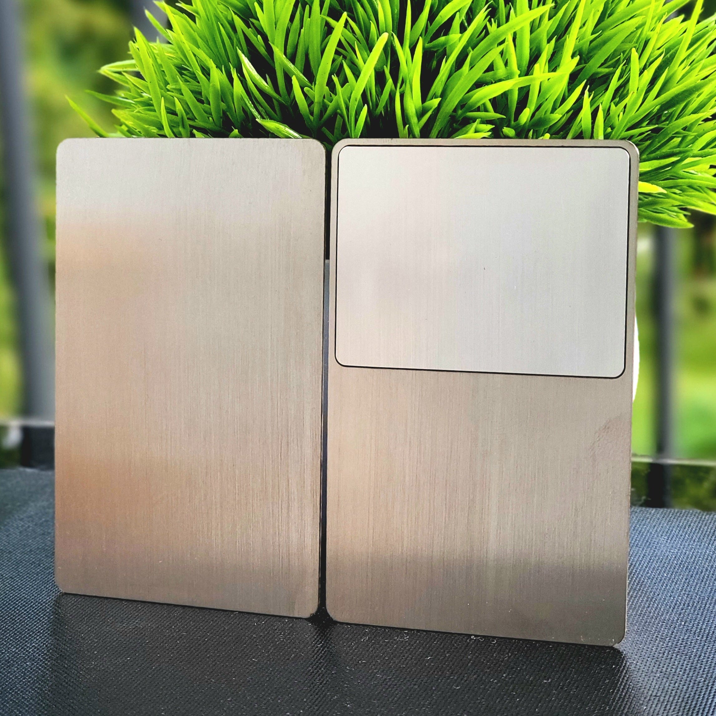 Exklusive NFC-Metallvisitenkarte aus Edelstahl (NTAG 215) mit Präzisions-Lasergravur